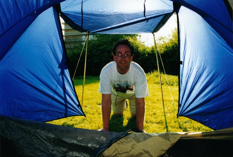 2001 05 tent 6 martin in opening